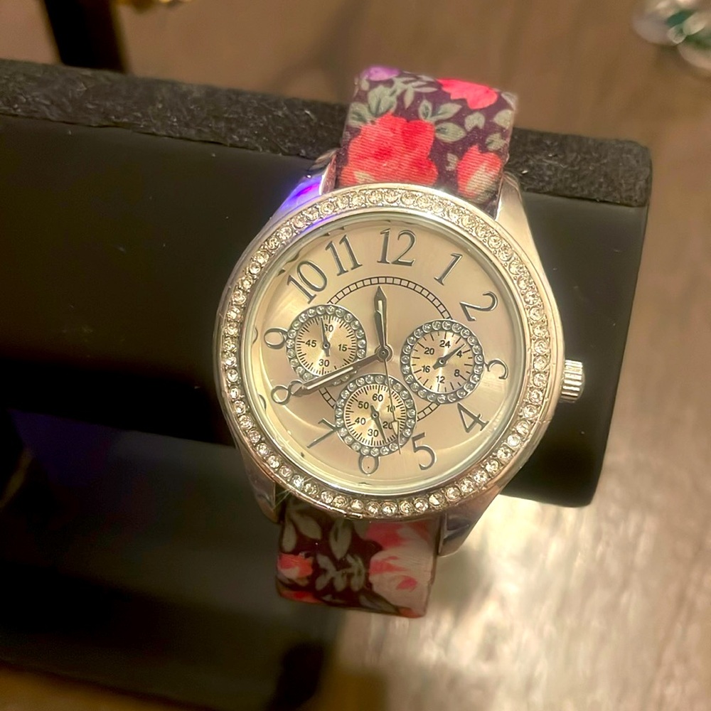 Watch with floral design on band